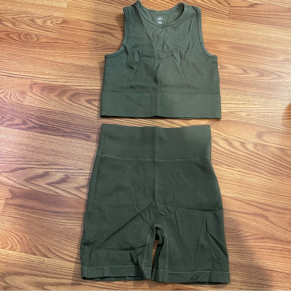 Aura Ribbed Workout Set